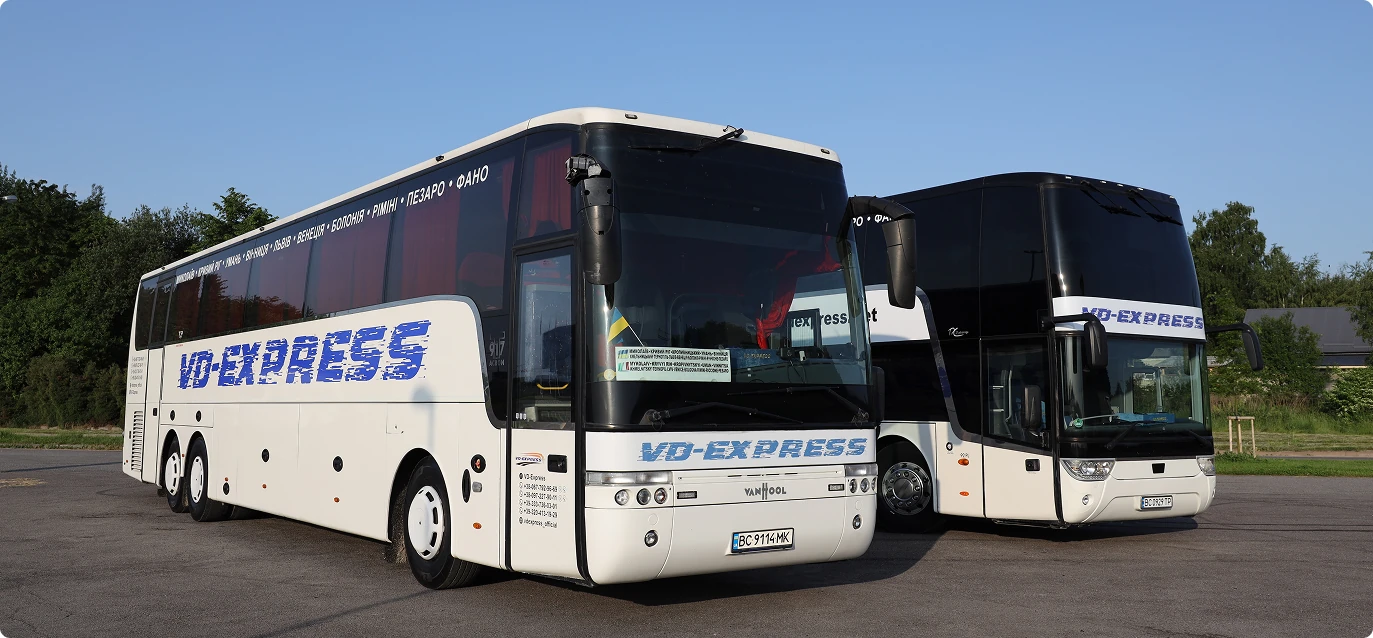 VD-EXPRESS coaches in a depot